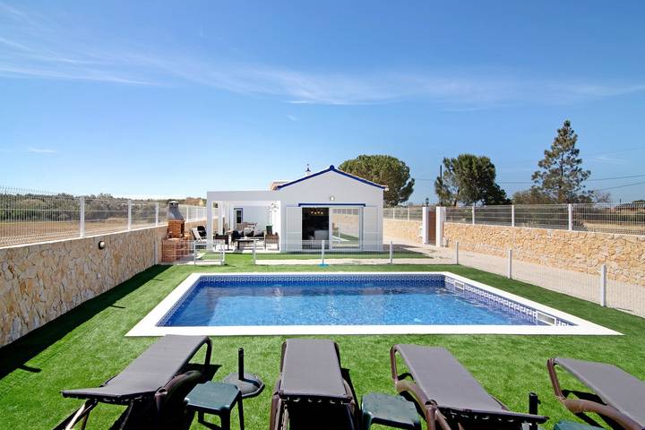 Casa de férias para 10 pessoas, com Jacuzzi e Jardim em Algoz