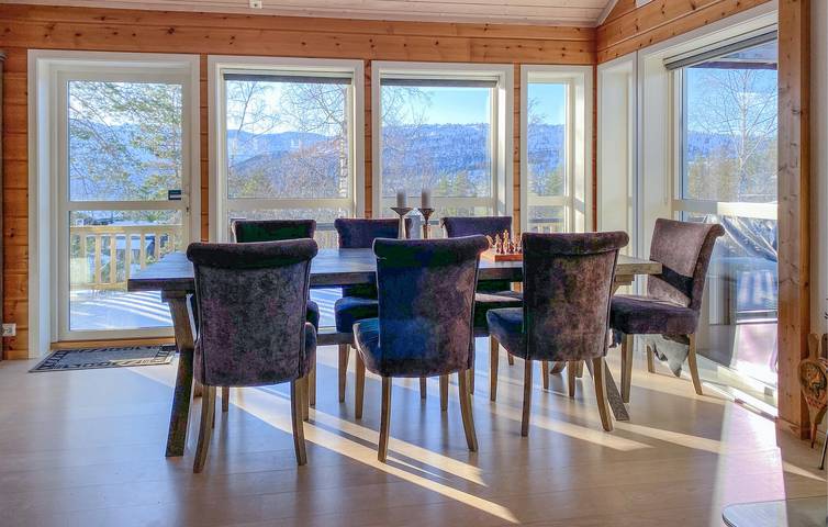 Ferienhaus für 9 Personen mit Ausblick in Stryn