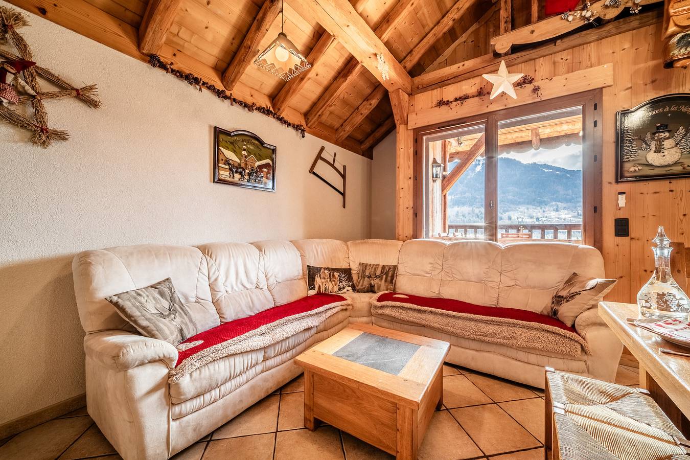 Appartement entier, La Ferme de Sous-Lachat - L'Etoile Des Neiges, avec vue sur les montagnes, terrasse privée et Wi-Fi in Samoëns, Région de Bonneville