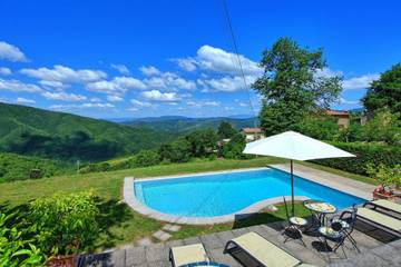 Villa With Pool for 4 People in Cortona, Arezzo Province, Photo 1