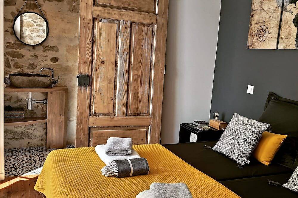 Bordeaux Villa avec Piscine chauffée et Jacuzzi, 9 chambres / 19 personnes in Sauveterre-de-Guyenne, Région de Langon