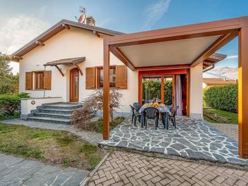 Ferienhaus für 7 Personen, mit Garten und Ausblick in Colico