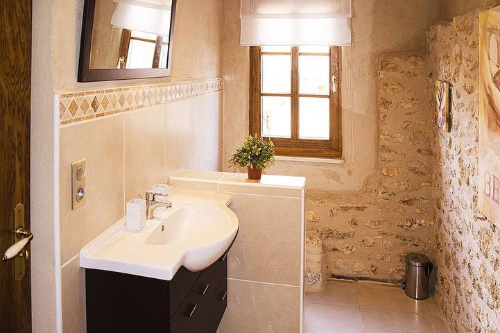 Location de vacances pour 3 personnes, avec piscine ainsi que jardin et terrasse à Saint-Jean-de-Côle - 3