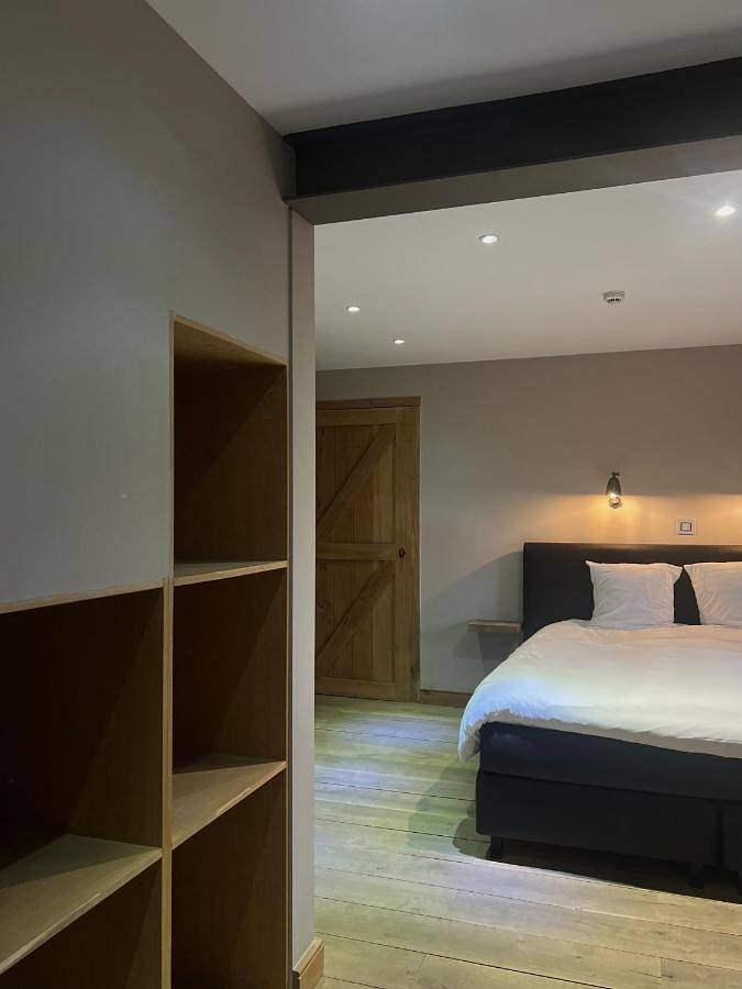 Location de vacances pour 2 personnes, avec vue ainsi que piscine et jardin à Rochefort (Wallonie) - 2