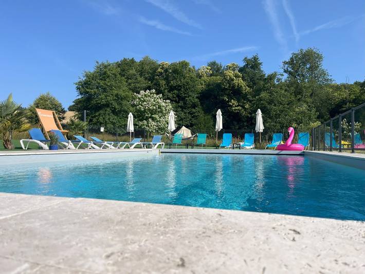 Gîte pour 4 personnes, avec terrasse ainsi que piscine et jardin à Saint-Pierre-de-Frugie