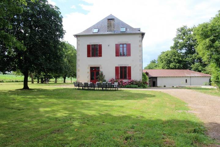 Gîte pour 15 personnes, avec Jardin et Piscine