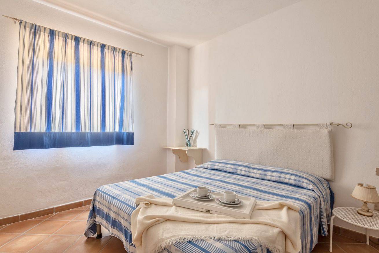 Appartamento intero, Baia de Bahas Bilocale 4 posti letto, con A.C, a pochi passi dal mare in Villaggio Marineledda, Golfo Aranci