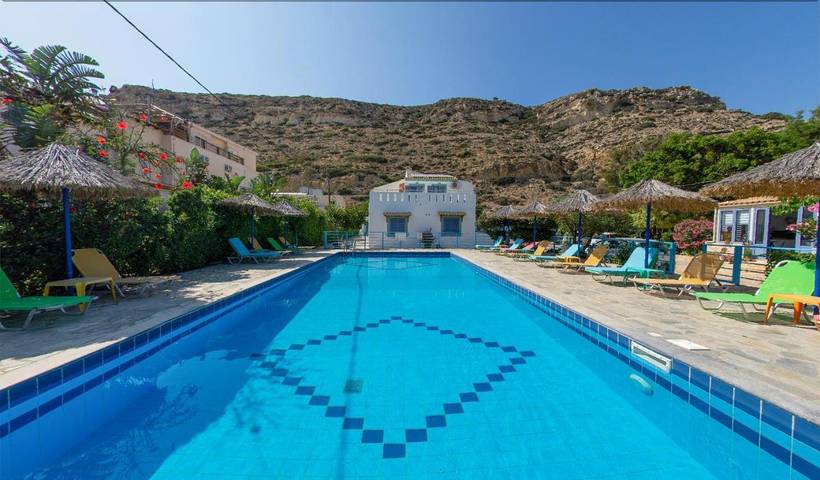 Hôtel pour 2 personnes, avec Balcon et Terrasse ainsi que Jardin et Piscine dans Matala