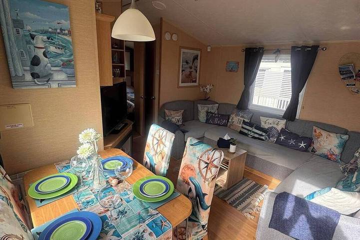 Mobile home for 8 people, with hot tub and pool, with pets in East Midlands