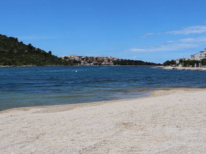 Großes, strandnahes Ferienhaus in Podglavica in Rogoznica, Šibenik-Knin