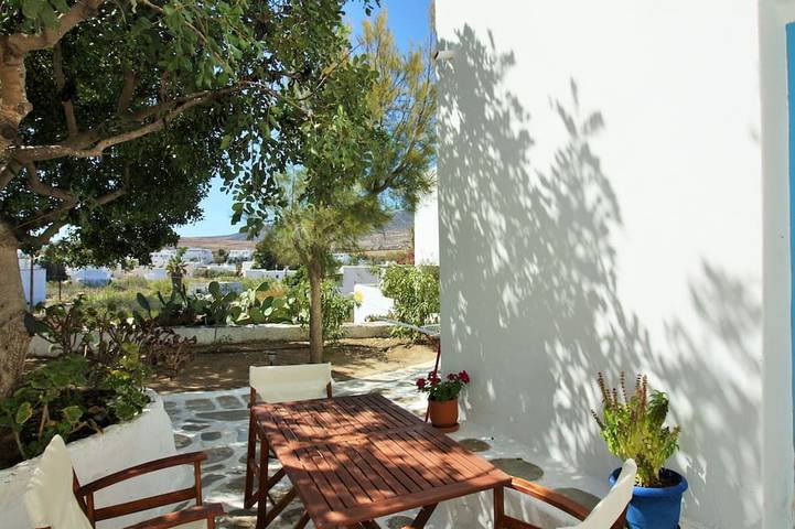 Gîte pour 2 personnes, avec jardin dans Píso Livádi - 4