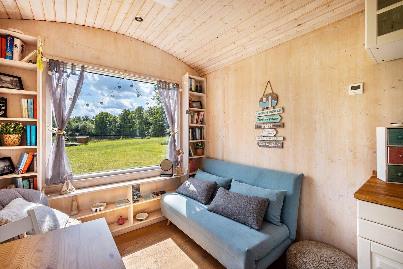 Ganze Ferienwohnung, Tiny Home 'Mit Blick Auf Den See' mit Garten, Wi-Fi und Klimaanlage in Büchen, Kreis Herzogtum Lauenburg