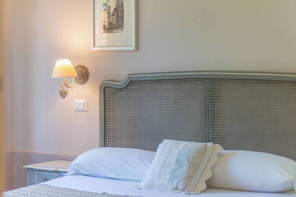 Entire farmhouse with three apartments and swimming pool in Vico Matrino, Capranica