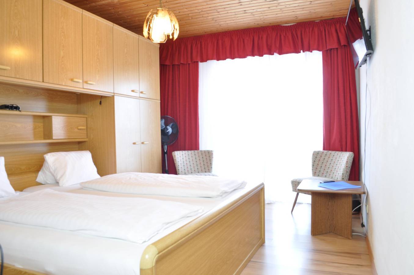 Doppelzimmer mit Dusche, Wc in Marktgemeinde Podersdorf am See, Neusiedlersee-Hügelland