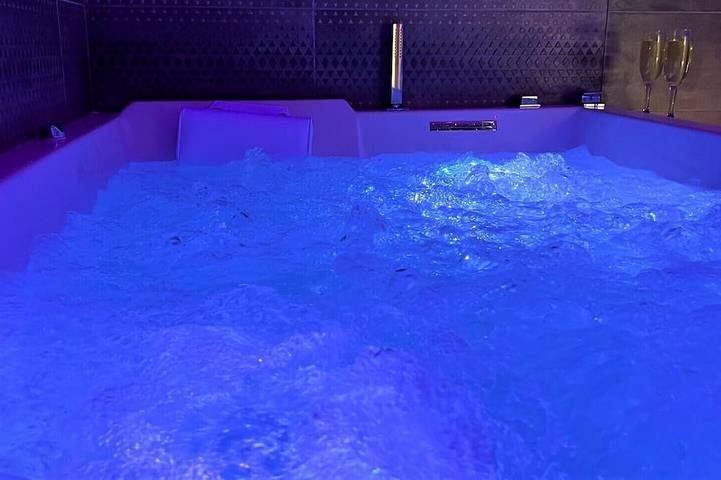 Location de vacances pour 2 personnes, avec terrasse ainsi que sauna et jacuzzi à Pleslin-Trigavou - 3