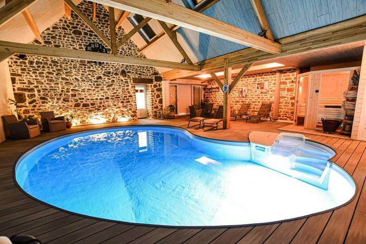 Chambre d’hôte pour 3 personnes, avec Jacuzzi et Terrasse ainsi que Jardin et Piscine dans Orne