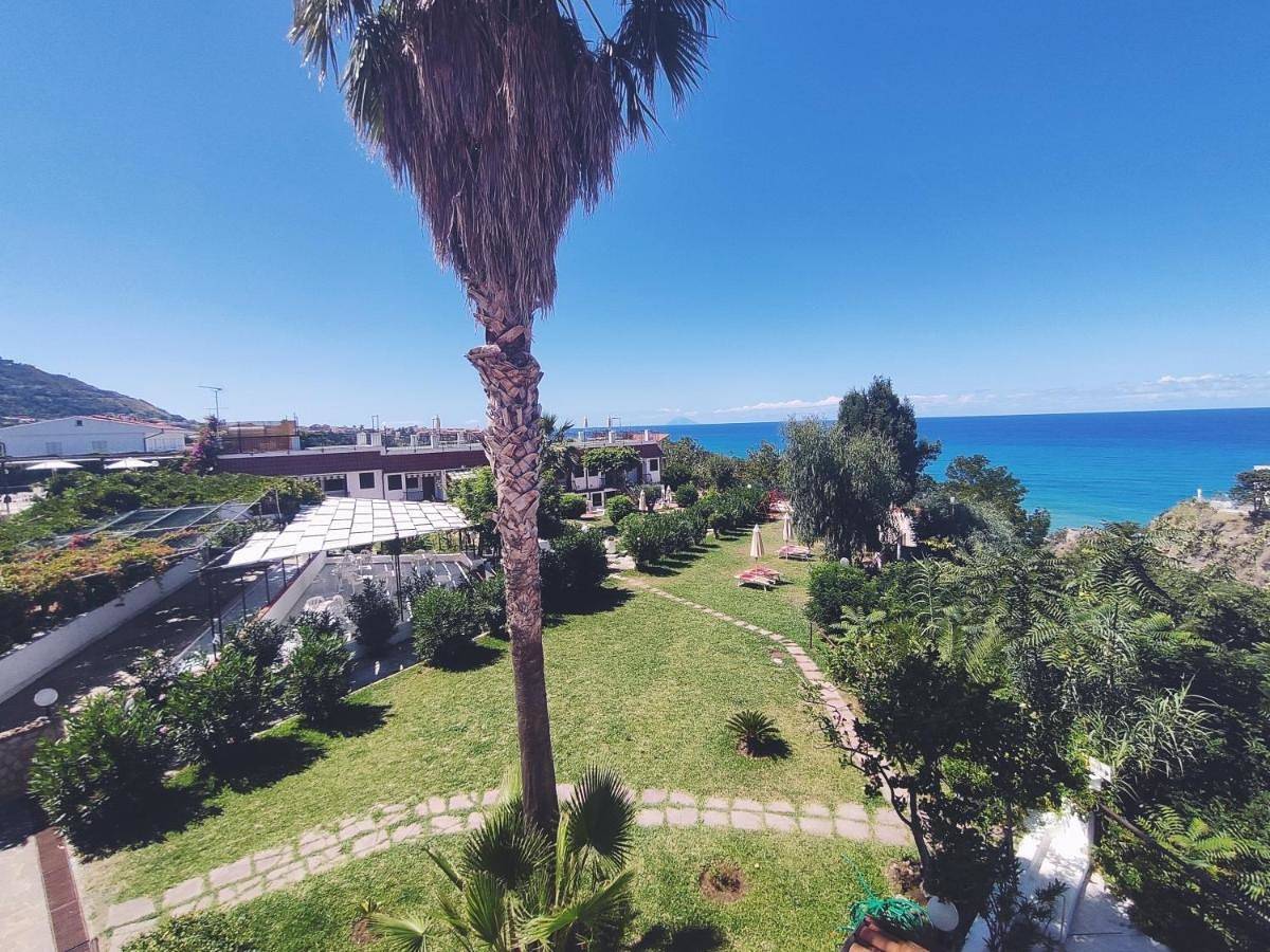Studio Apartment with Sea View in Spiaggia Vardanello, Parghelia