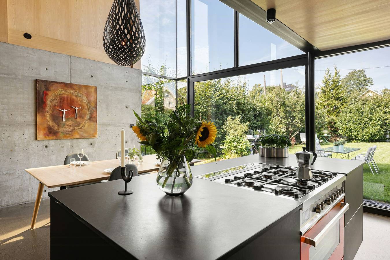Moderner Industriestil mit sonniger Dachterrasse in Bærum