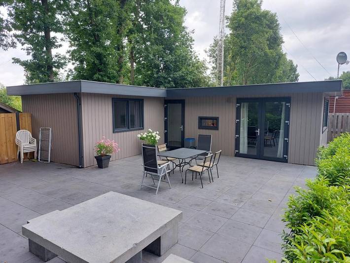 Vakantiepark voor 6 personen, with Terras and Kinderzwembad as well as Zwembad and Uitzicht in Putten