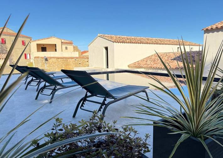 Location de vacances pour 8 personnes, avec Terrasse ainsi que Piscine et Vue à Lavatoggio