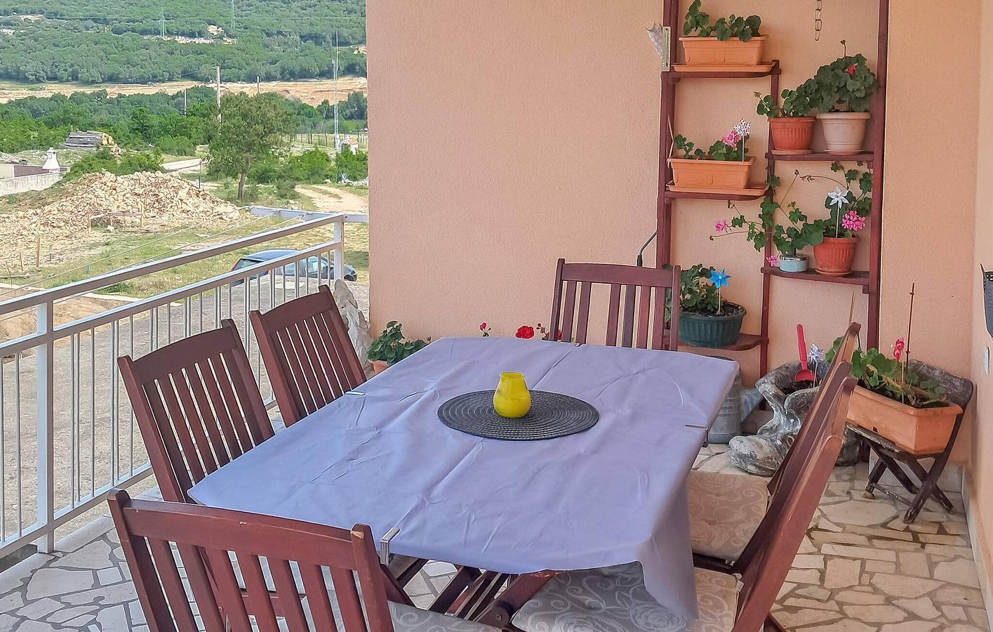 Ganze Ferienwohnung, Modernes Apartment, 2 km vom Strand entfernt, mit WLAN, Parkplatz und Terrasse in Novi Vinodolski, Primorje-Gorski Kotar