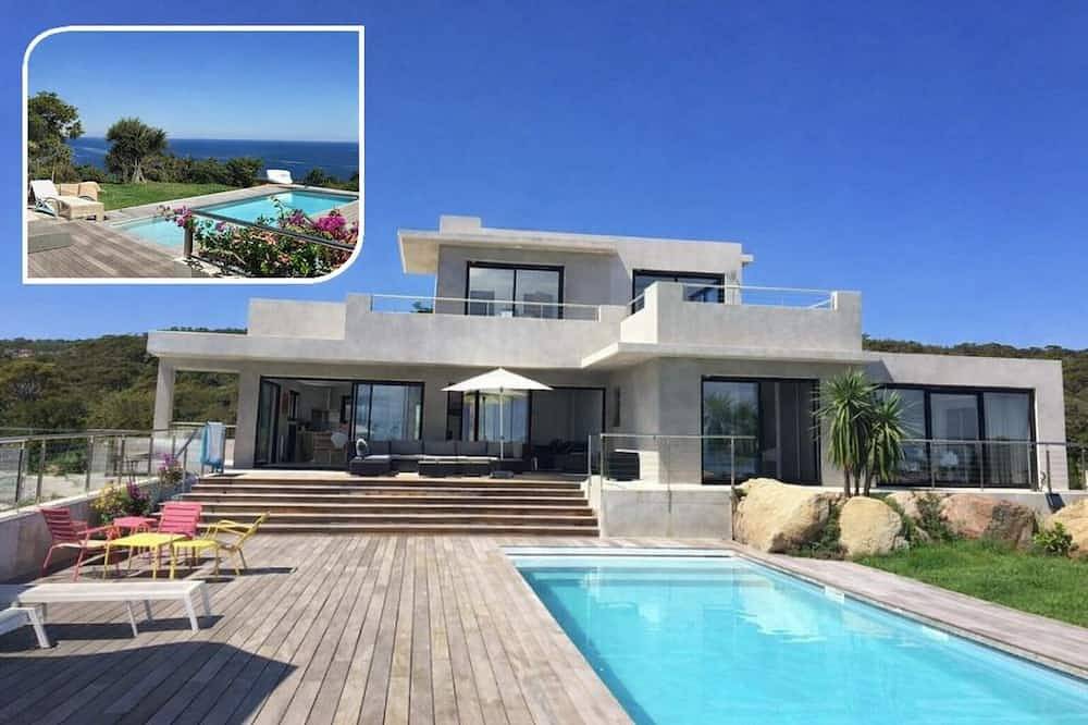 Magnifique Villa De 330 M2- Piscine Chauffee- Vue Mer Et Montagne in France