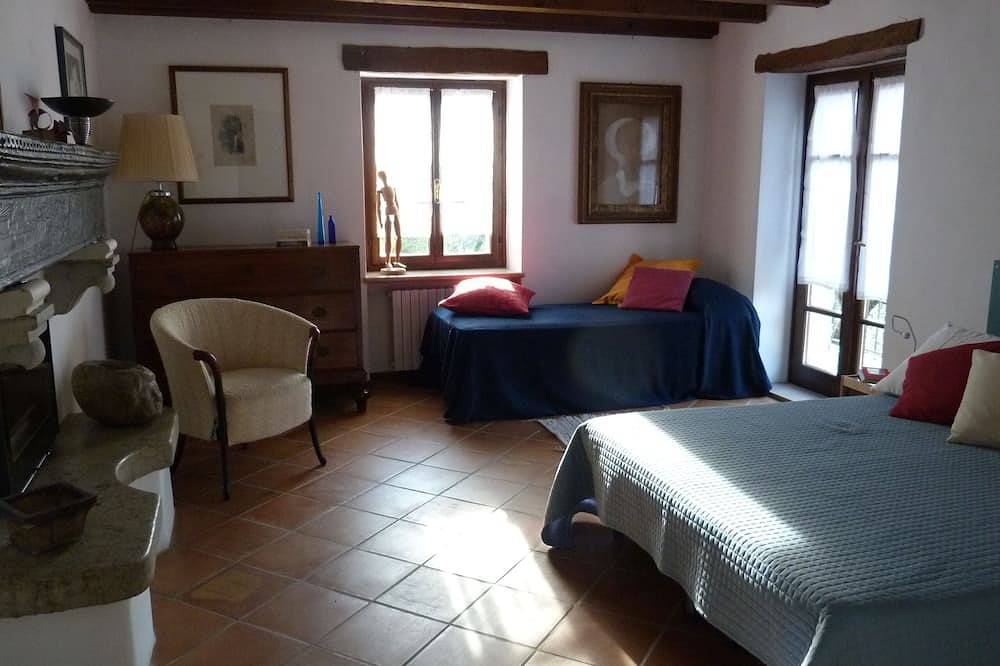 Fein eingerichtetes Bauernhaus mit Parkplatz, Wi-Fi, Garten und atemberaubender Aussicht! in Malcesine, Gardasee-Berge