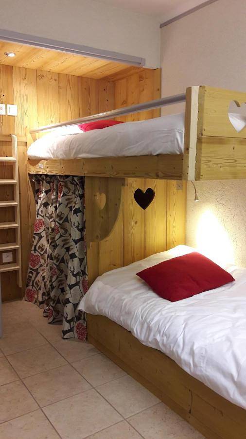 Hôtel pour 2 personnes, avec terrasse dans Office De Tourisme De Pole De Thones Val Sulens - 4