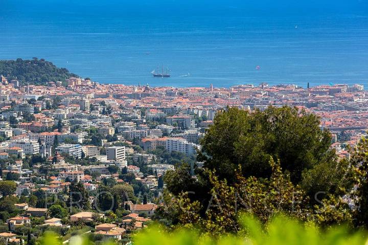 Ferienhaus mit Pool und Meerblick in Nizza in Falicon, Mittelmeerküste (Frankreich)