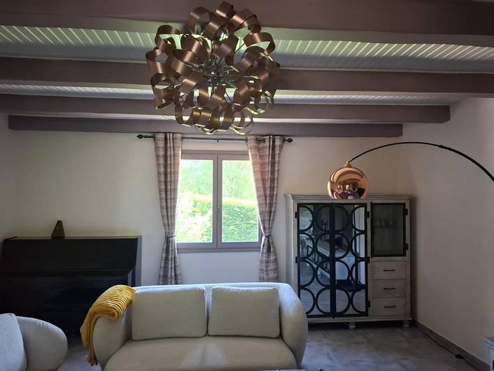 Location de vacances pour 12 personnes, avec piscine et vue ainsi que jardin et sauna à Vesseaux - 3