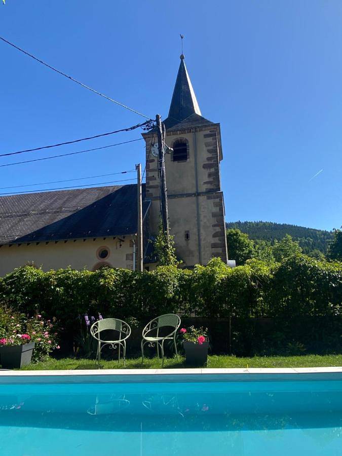 Location de vacances pour 2 personnes, avec Terrasse ainsi que Jardin et Piscine à Rochesson - 4