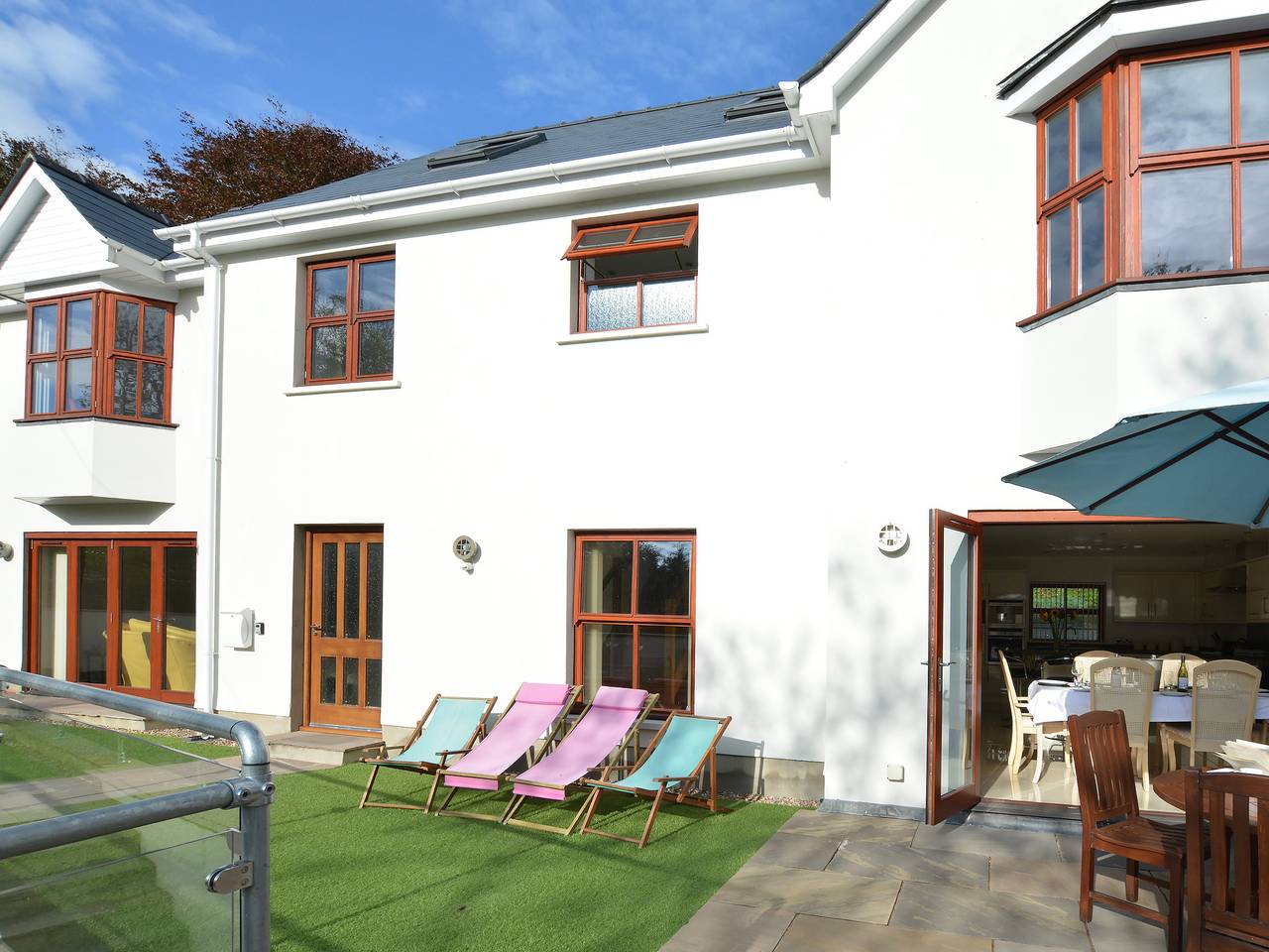 Holiday Rental for 10 People in Amroth, Pembrokeshire
