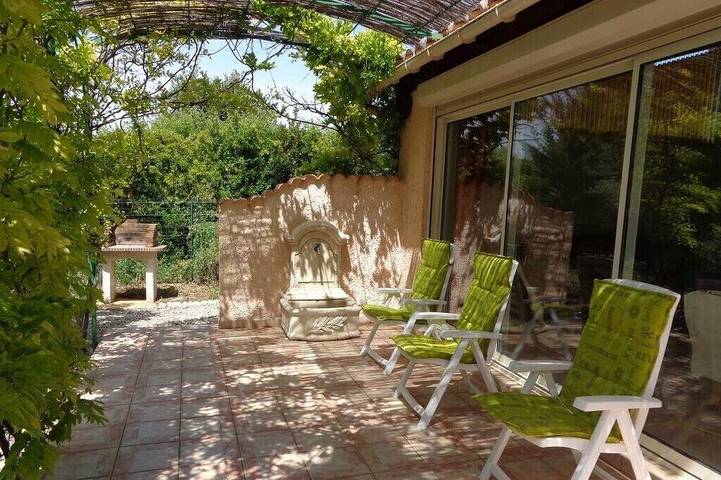 Gîte pour 6 personnes, avec terrasse et jardin