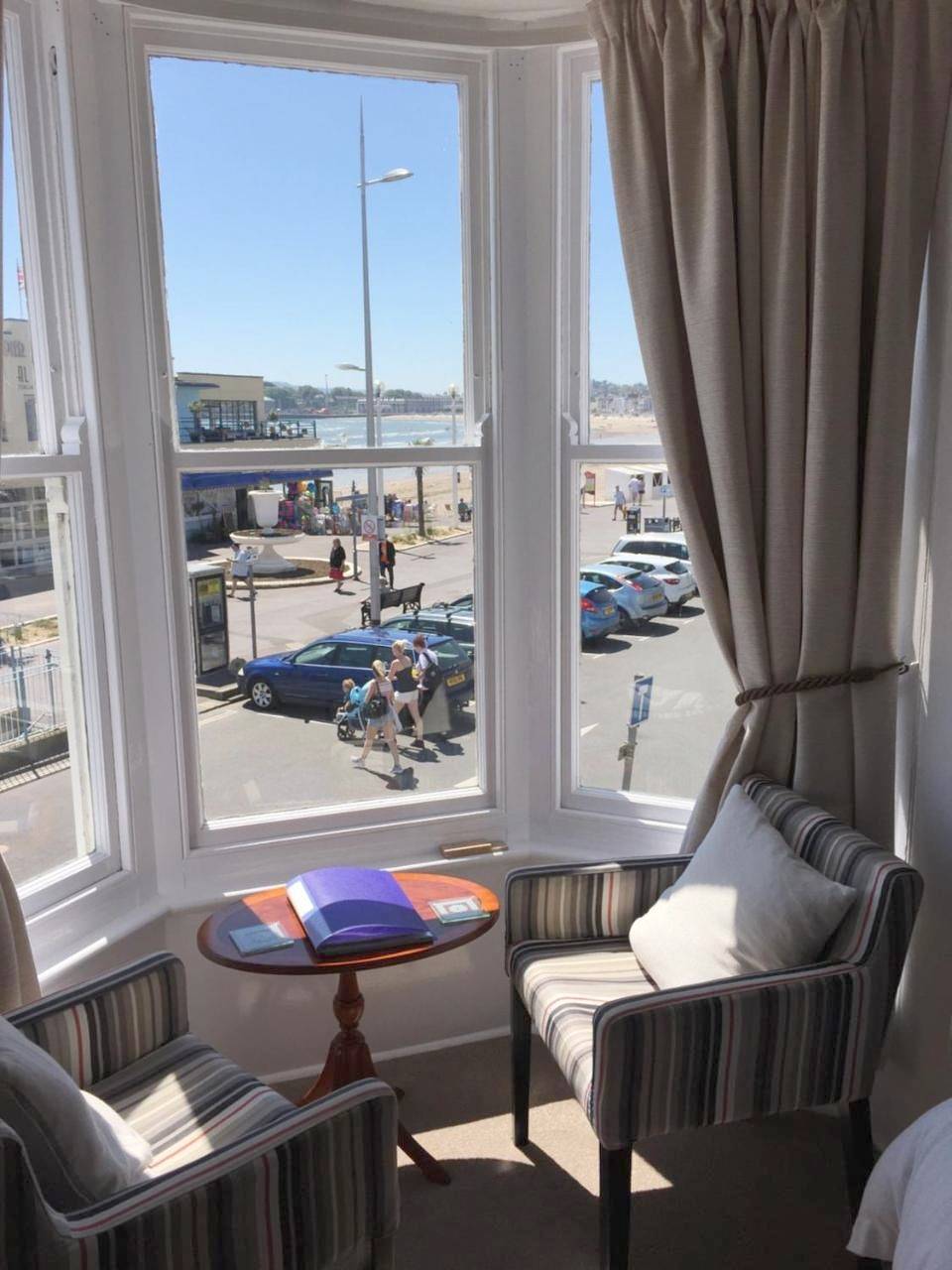Single Room with Shared Bathroom in Melcombe Regis, Weymouth