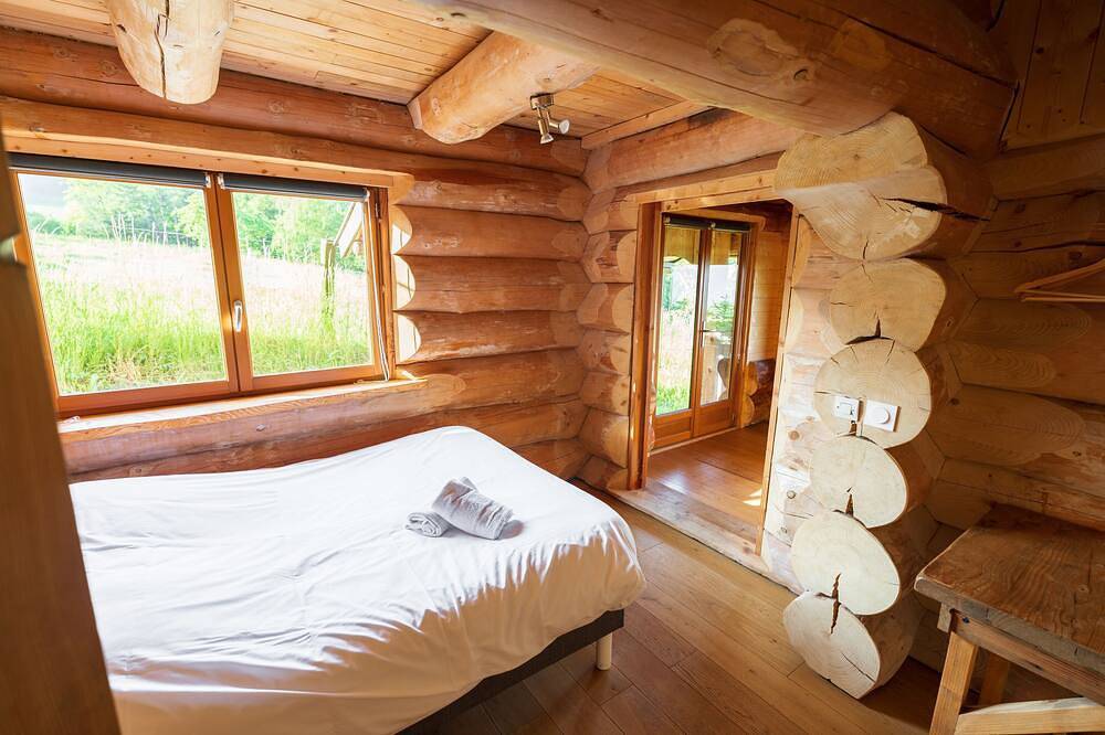 Chalet en rondins, jacuzzi privé, accès piscine et sauna, proche de La Bresse in Basse-sur-le-Rupt, Parc naturel régional des Ballons des Vosges