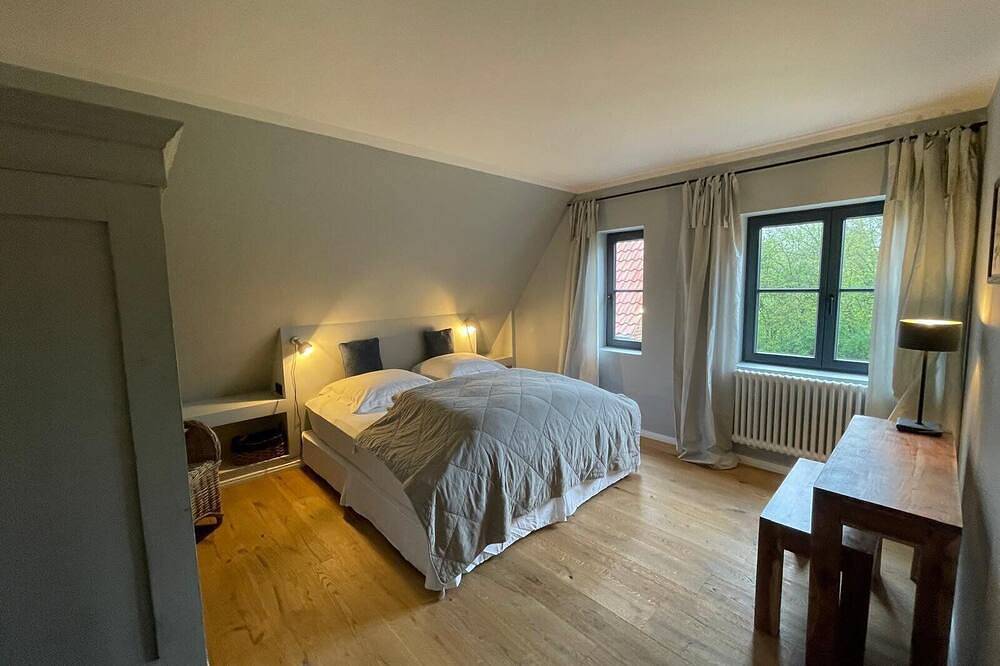 Ganze Wohnung, Frisch renoviertes Lehrerhaus mit exklusiver Lage in Rehlingen, Lüneburger Heide
