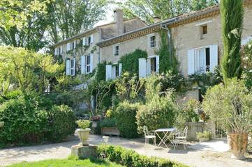 Chambre d’hôte pour 4 personnes, avec jardin et sauna ainsi que piscine et vue, animaux acceptés à Pernes-les-Fontaines