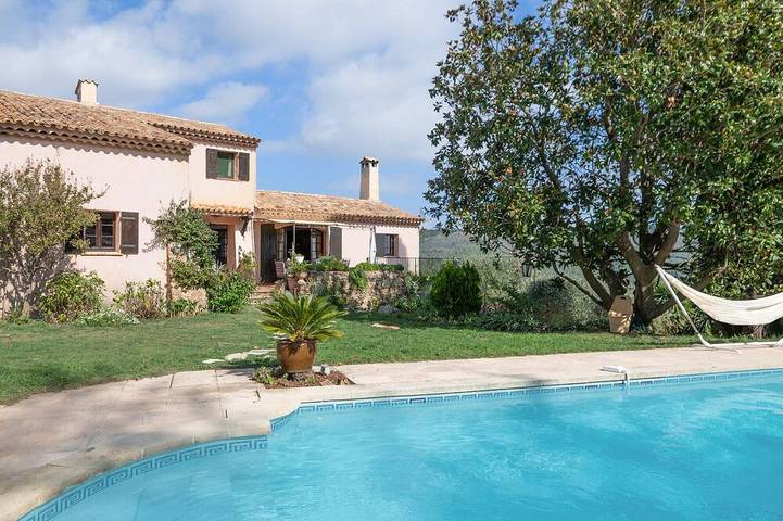 Villa für 8 Personen, mit Terrasse und Garten - 1