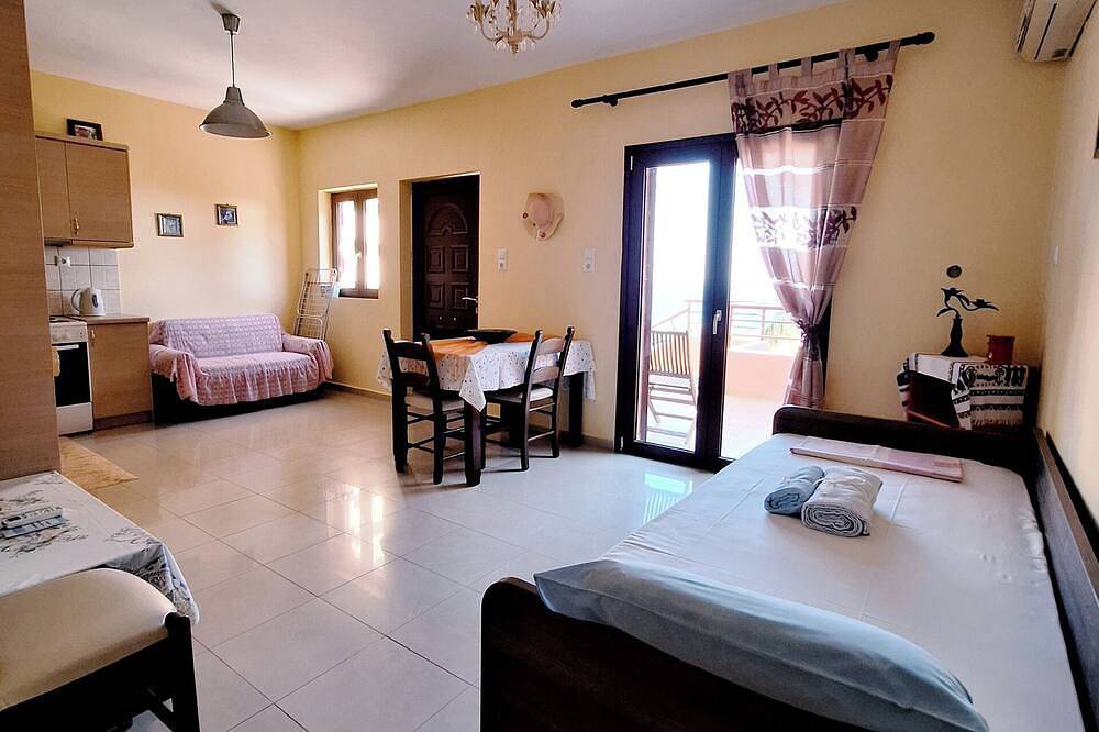 Ganze Wohnung, Dreamy South Apartment mit Meerblick & Pool – Obergeschoss, Frangokastello Kreta in Chania und Umgebung