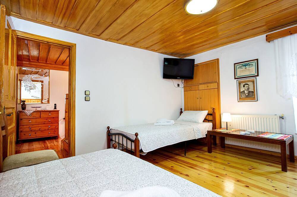 Historic stone house with charm in Theologos - plenty of space & village idyll in Theologos (Thassos), Thassos