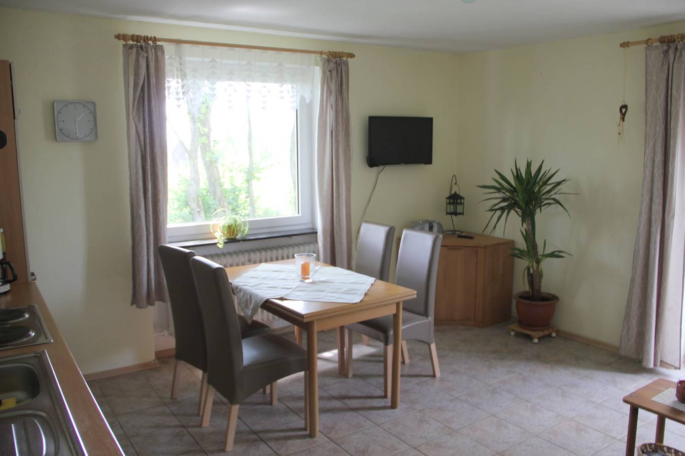 Ferienhof Pöhlmann - Ferienwohnung (48qm) mit Terrasse und Küchenzeile in Wunsiedel, Landkreis Wunsiedel im Fichtelgebirge