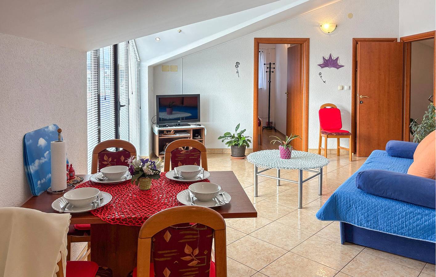 Ganze Ferienwohnung, Gemütlich, 2 km vom Strand entfernt: Modernes Apartment mit Terrasse und WLAN in Novi Vinodolski, Primorje-Gorski Kotar