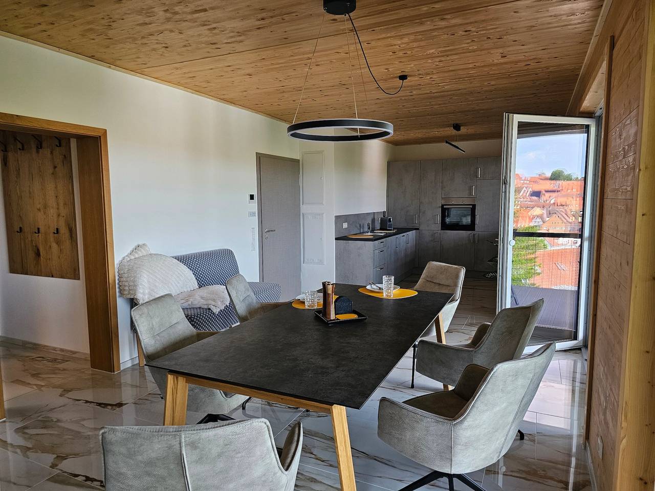 Ganze Wohnung, Deluxe Apartment Stadtblick 13 mit großzügigem Balkon und Stadtblick in Pfullendorf, Region Bodensee-Oberschwaben