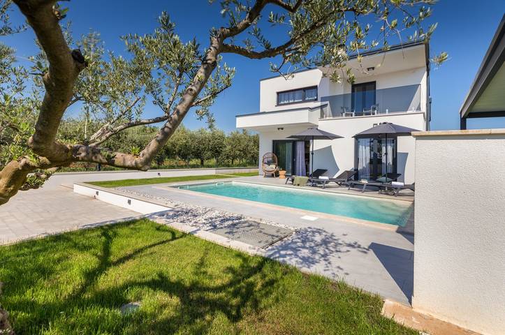 Ferienhaus für 6 Personen, mit Garten und Pool in Nova Vas