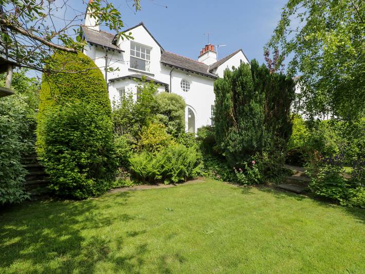 Log cabin for 8 people, with Garden in Conwy