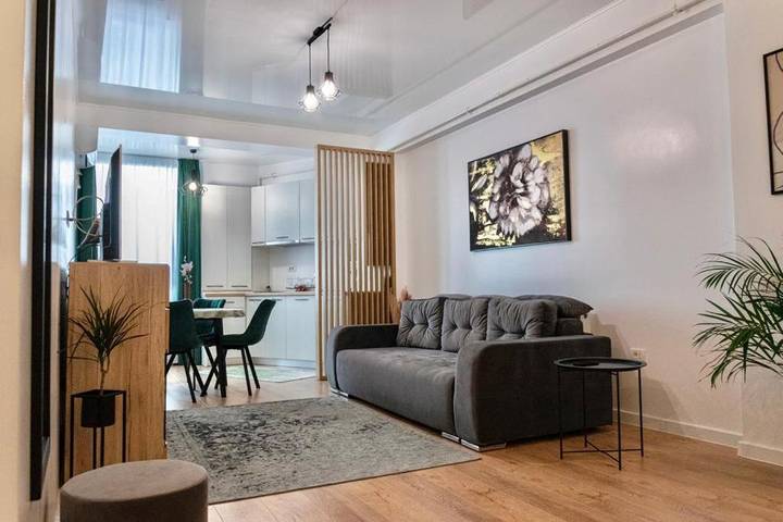 Appart’hôtel pour 3 personnes, avec piscine ainsi que bassin pour enfant et balcon