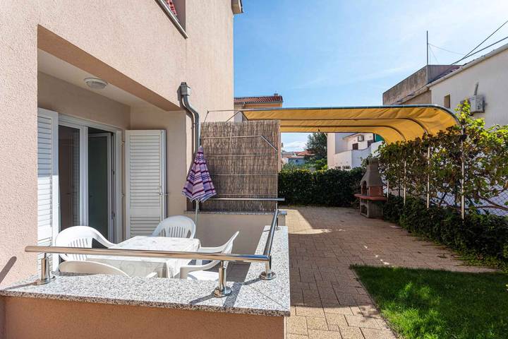 Apartamento vacacional entero, Apartamento de vacaciones a 100 m del mar in Vela plaža, Baska