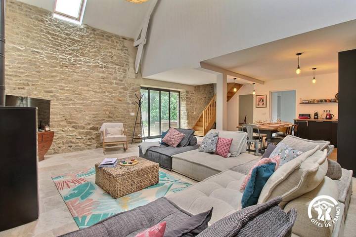 Gîte pour 8 personnes, avec jardin et terrasse à Plumelec