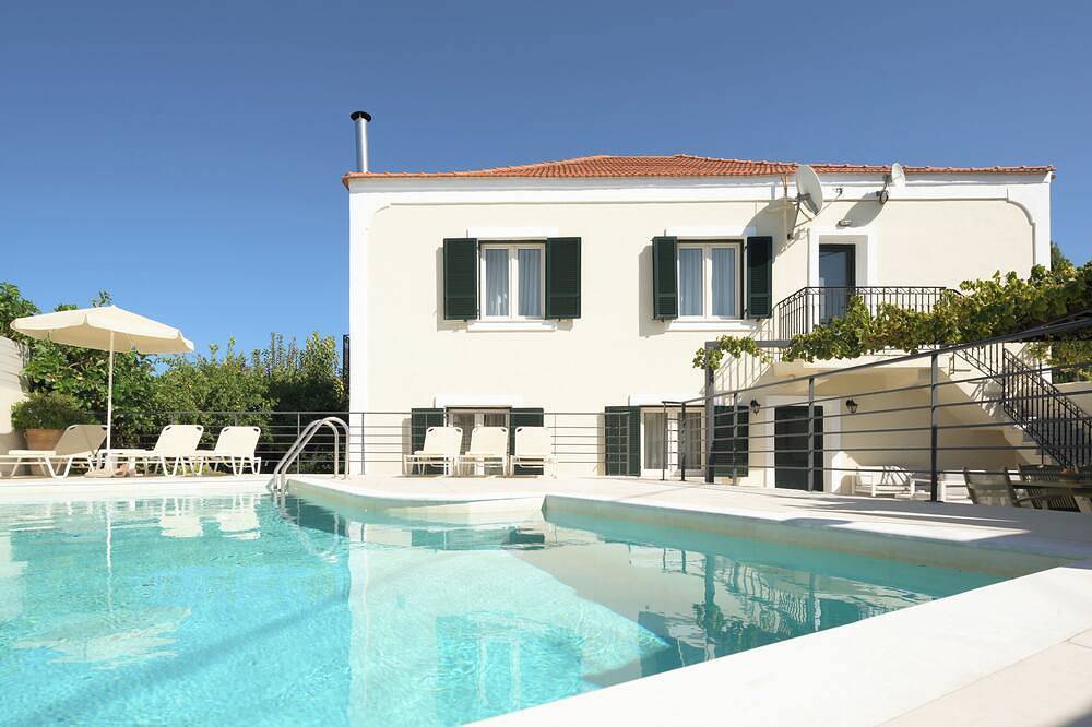 La Maison Artemis, Vie Rustique de Village avec Piscine in Asteri, Région de Réthymnon