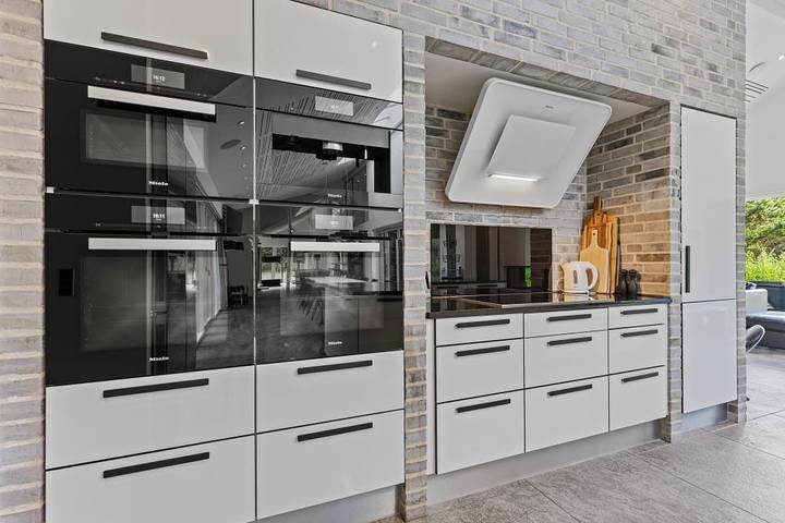 Luxury holiday home in Blåvand with hot tub, pool table & gym in Blavand, Región de Varde